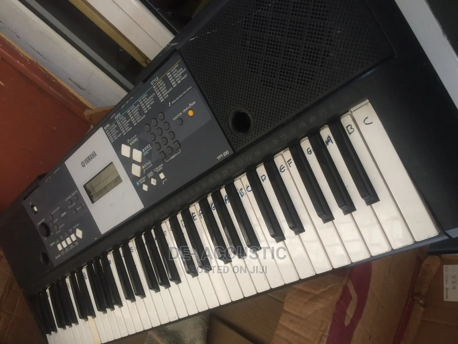 Yamaha PSR-E233 61-Key Premium Portable Keyboard Package
