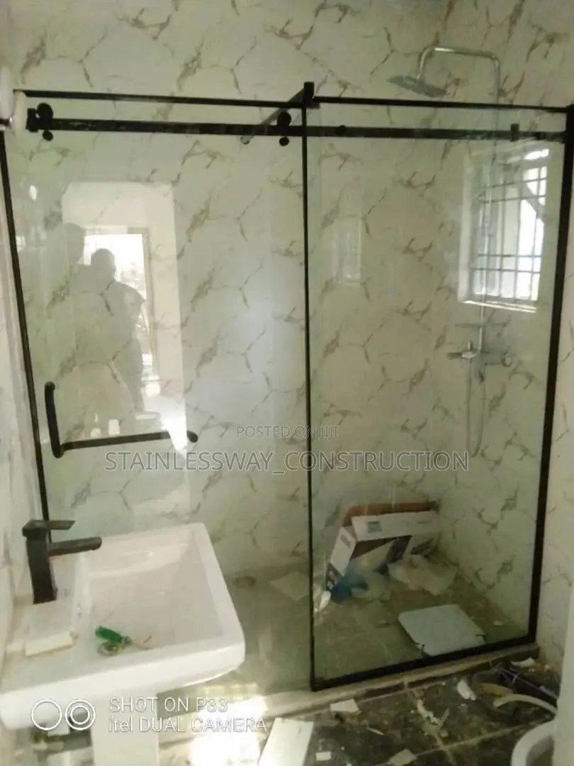 Black Beauty Shower Cubicle