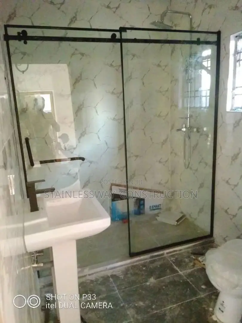 Black Beauty Shower Cubicle
