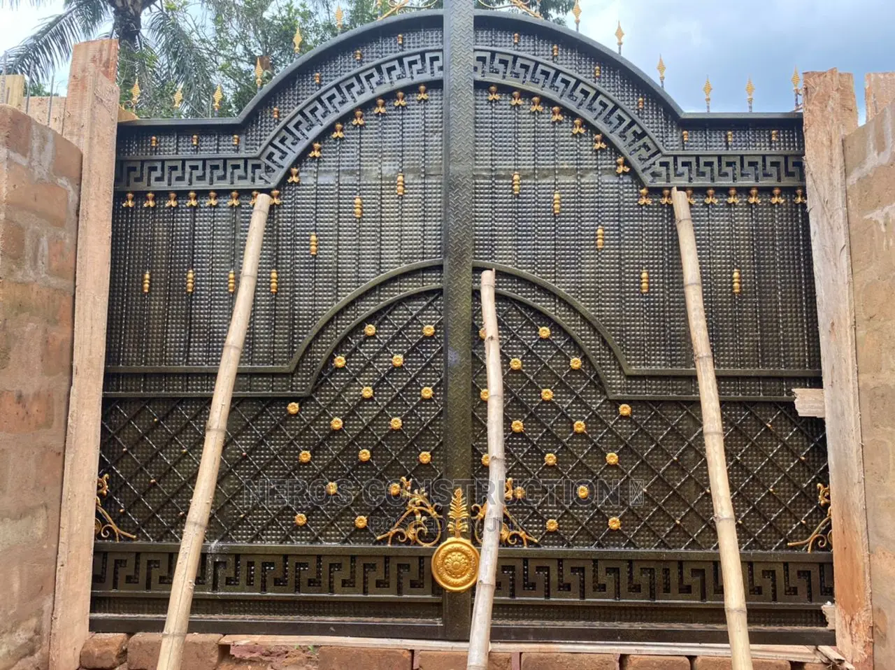 Metal Gate