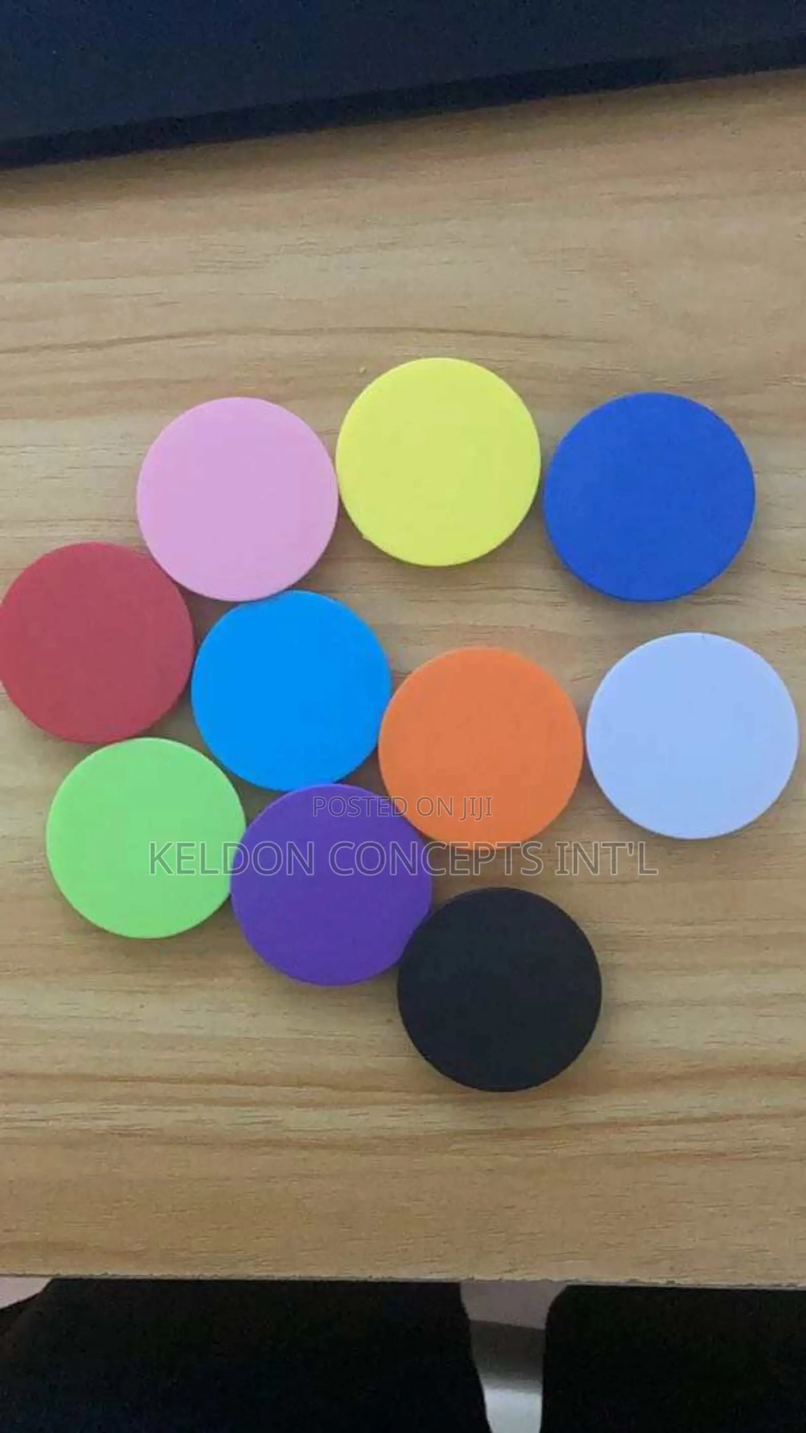 Colored Phone Suction Holder and Stand.Moq;100pcs Above