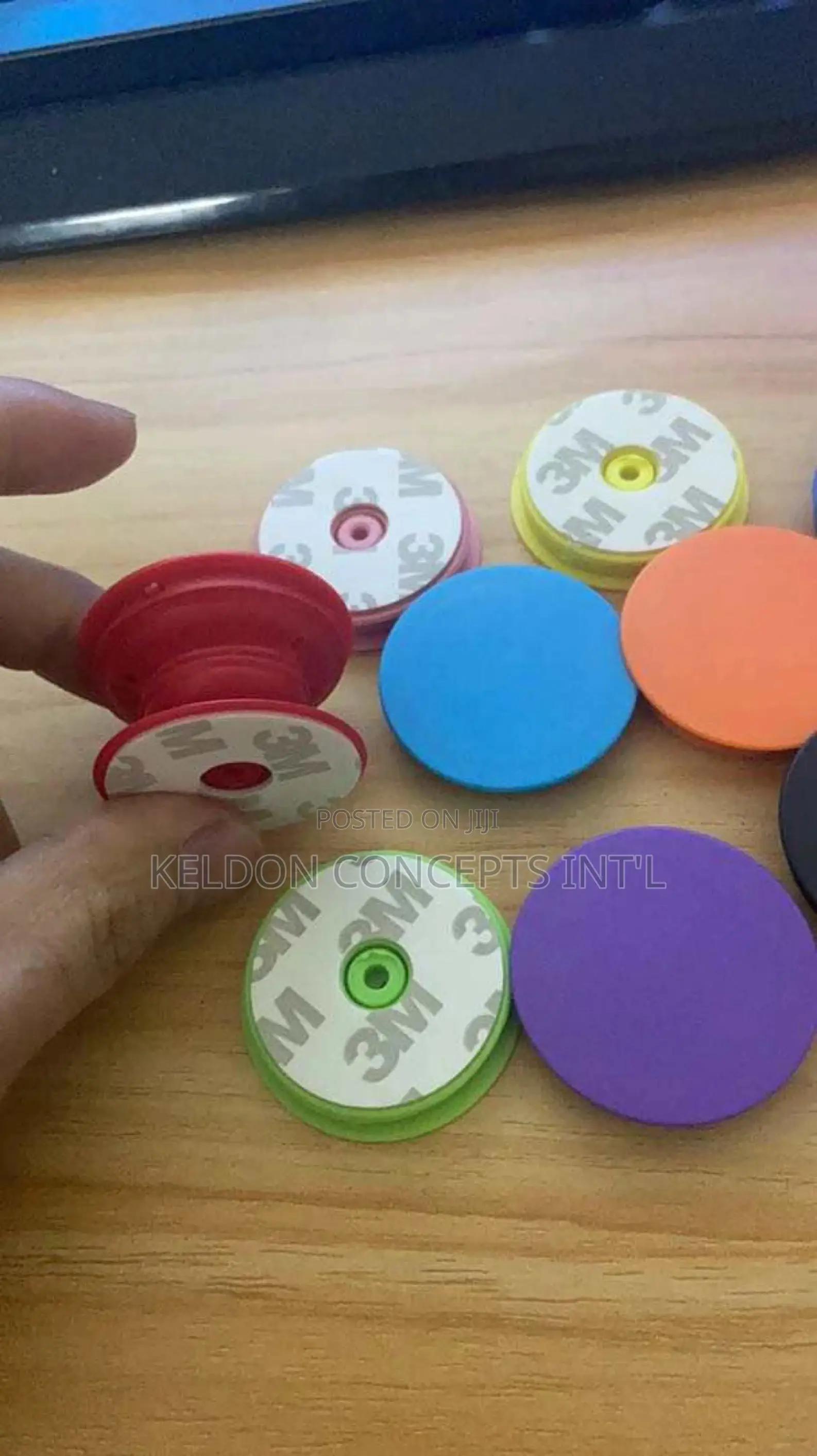 Colored Phone Suction Holder and Stand.Moq;100pcs Above