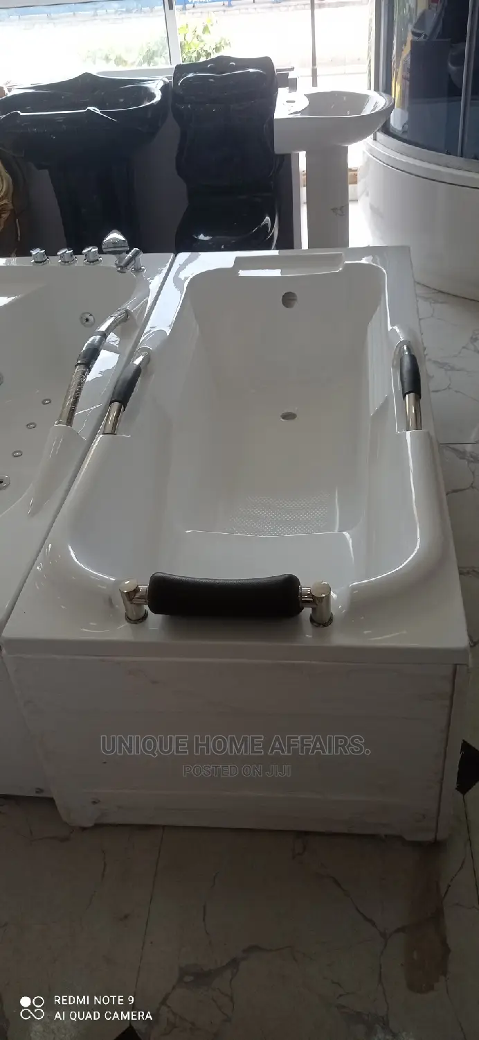 Executive Panel Bath