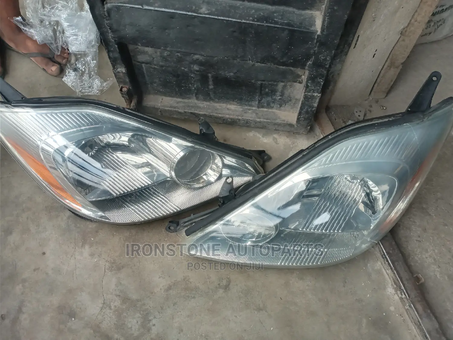 Headlamp - Sienna 2004/05