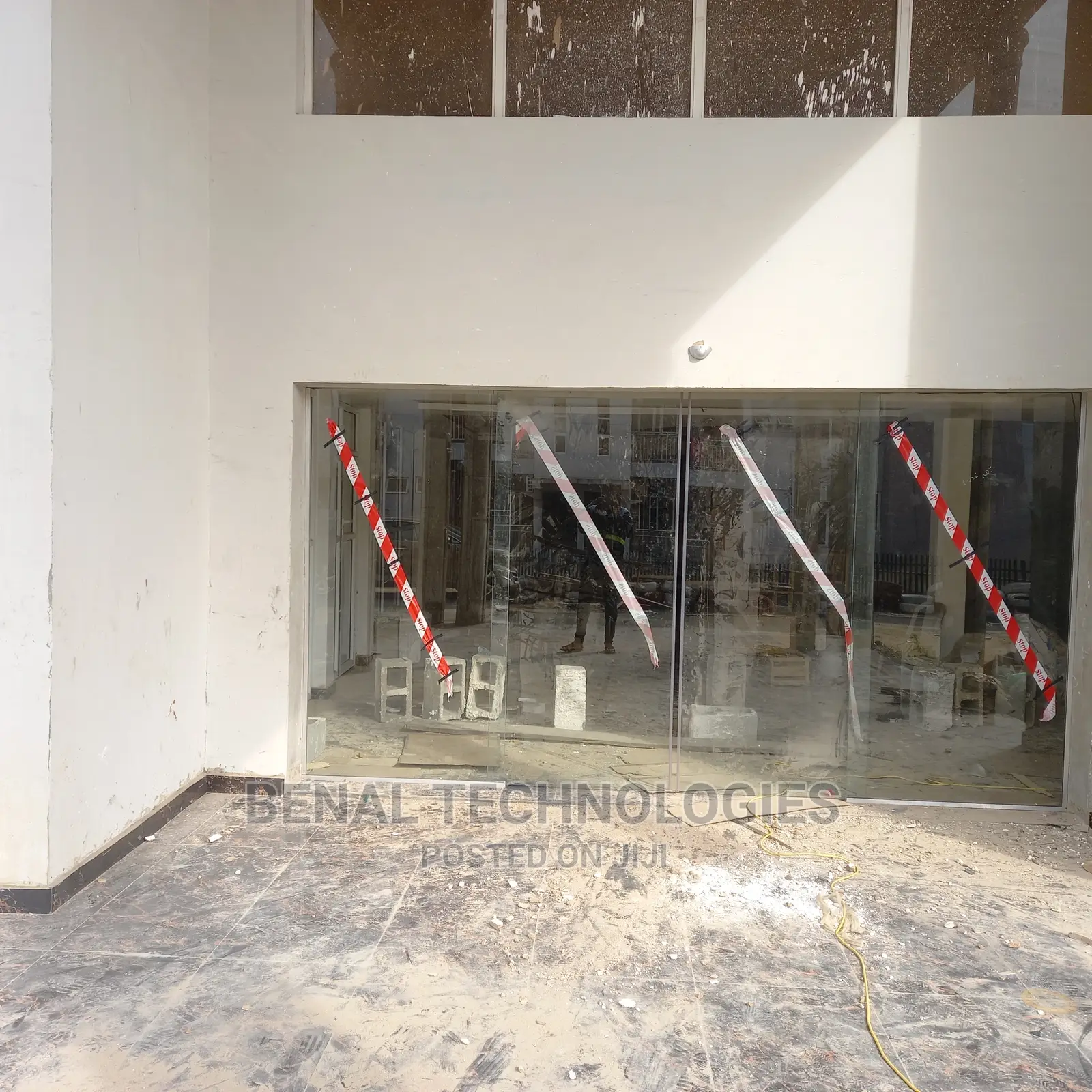 Frame / Frameless Auto Sensor Door In Ikeja, Top Quality