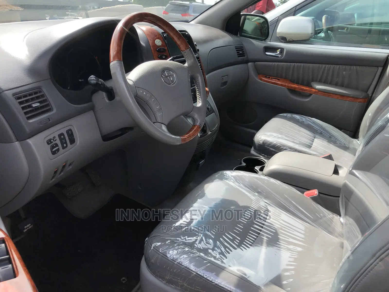 Toyota Sienna XLE Limited AWD 2006 Gold