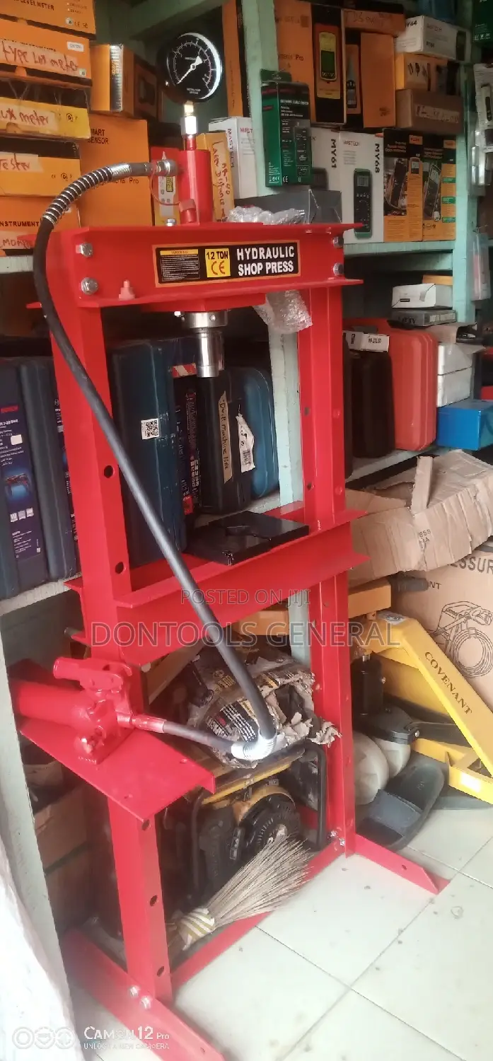 10 Ton Hydraulic Shop Press With Guage / Strongway Benchtop