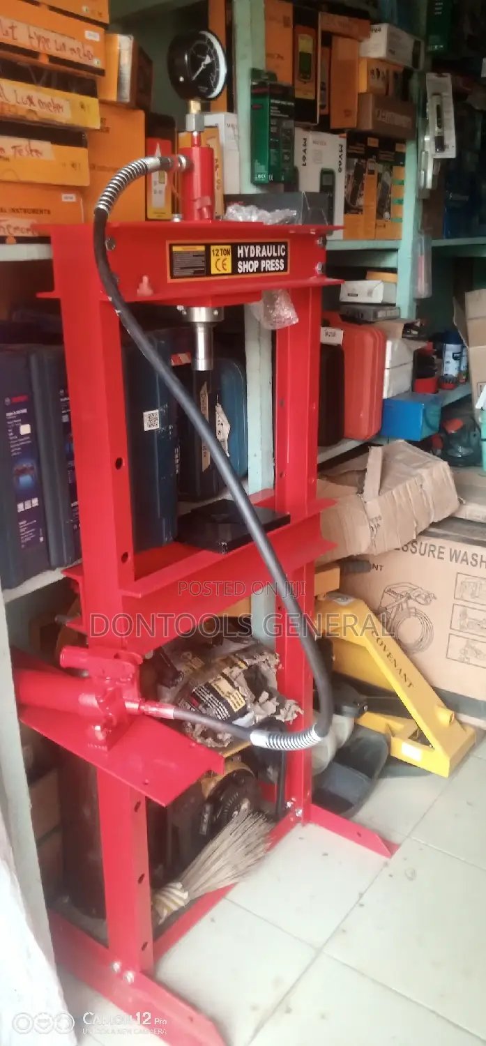 10 Ton Hydraulic Shop Press With Guage / Strongway Benchtop