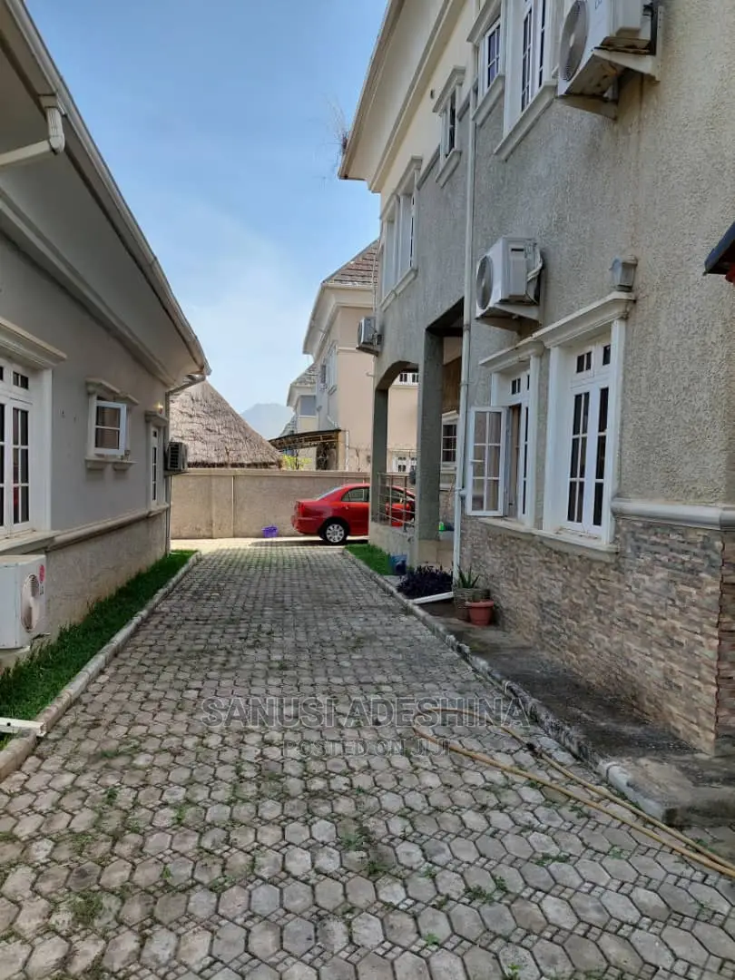 5bdrm Duplex in Efab Metropolitan, Gwarinpa for sale
