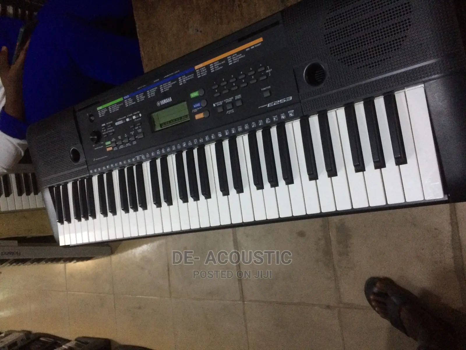 Yamaha PSR-E253 61-Key Portable Keyboard