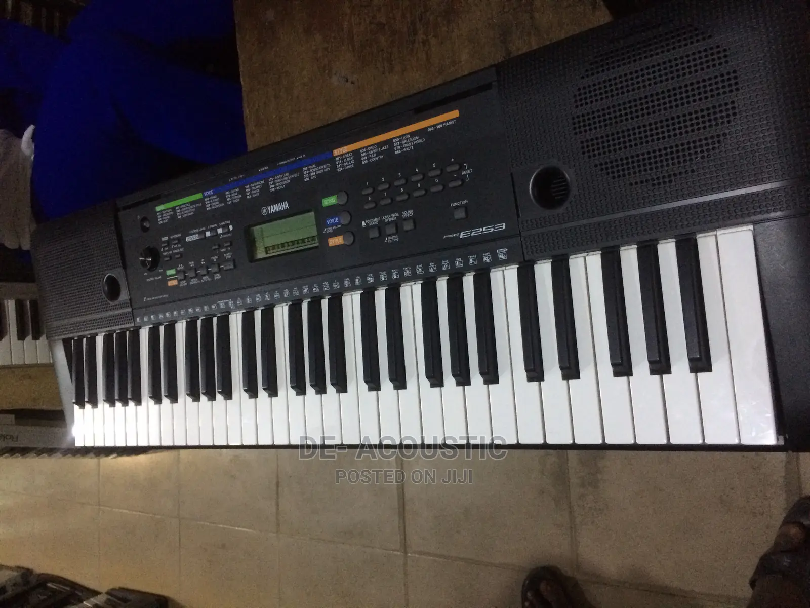 Yamaha PSR-E253 61-Key Portable Keyboard