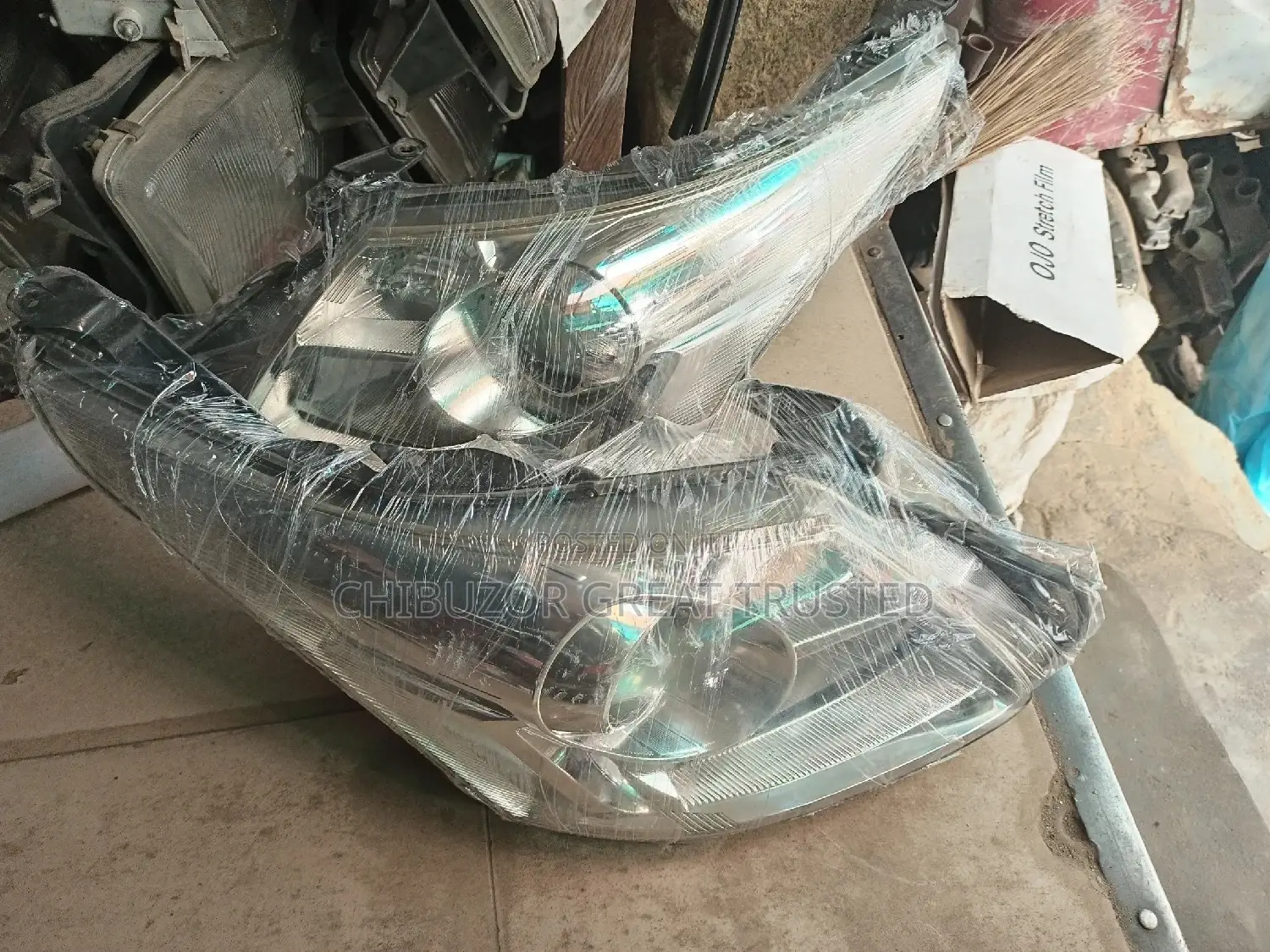Set Headlamp Avensis 2010
