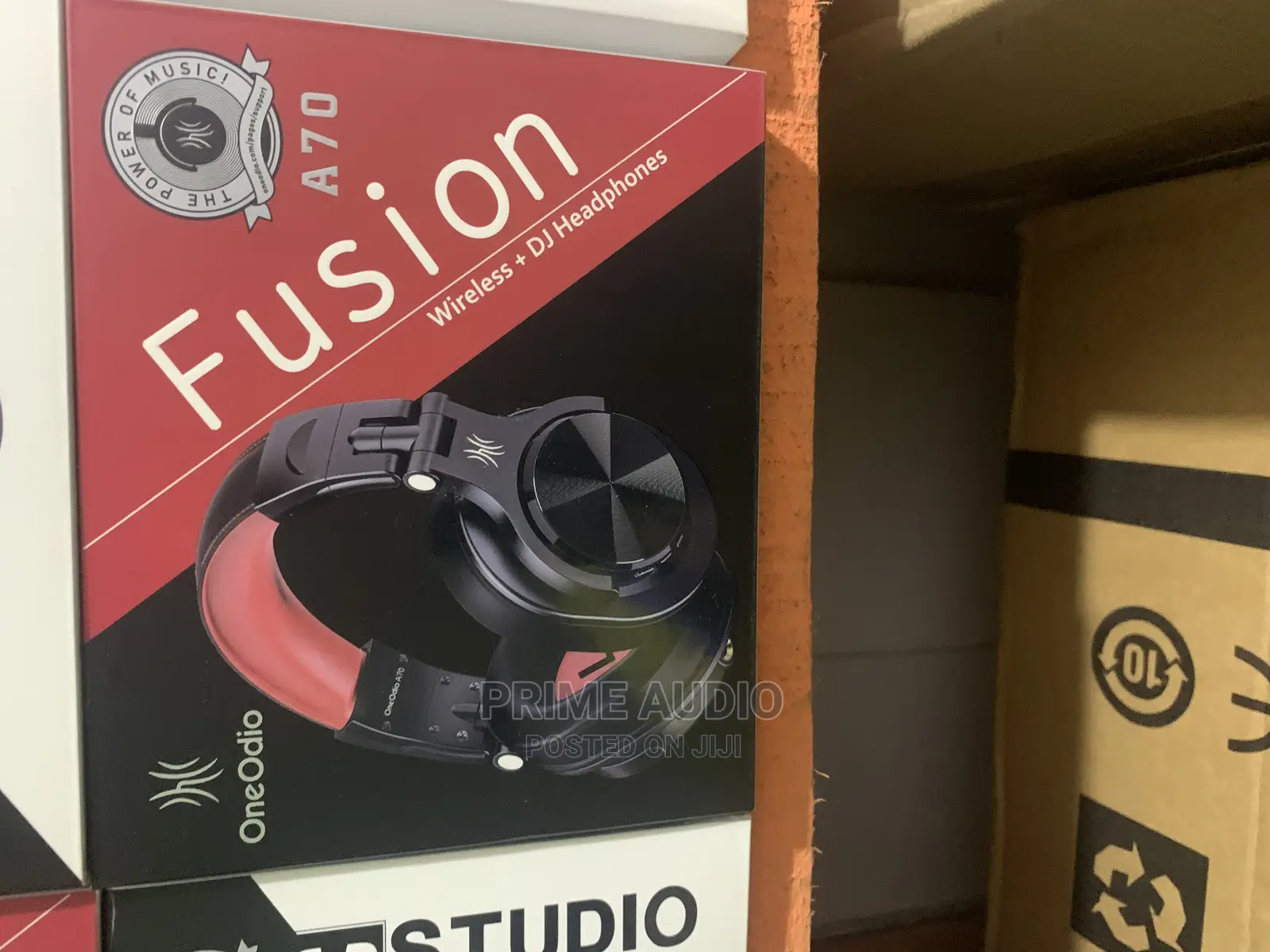 One Odio Studio Headphones for Studio Recording DJ