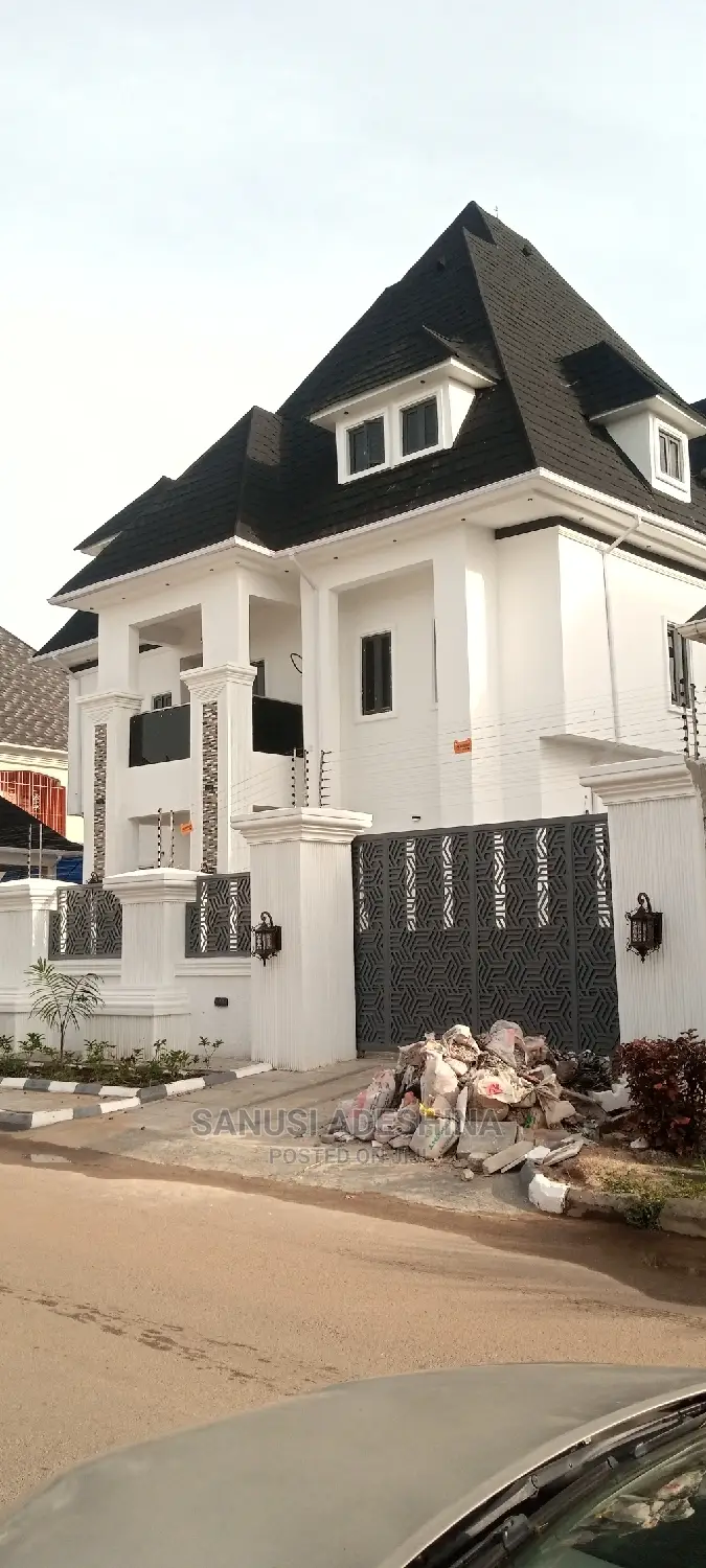 5bdrm Maisonette in Efab Metropolitan, Gwarinpa for sale