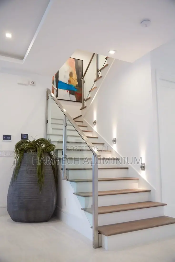 New Design Of 10mm Tampered Handrail