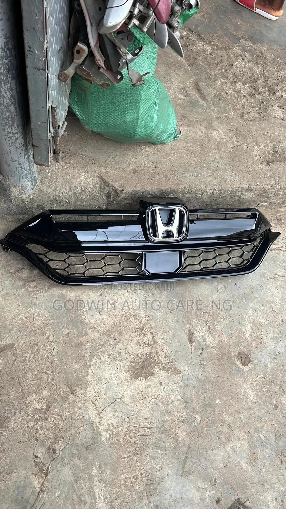 Front Grille 2022 Honda CR-V