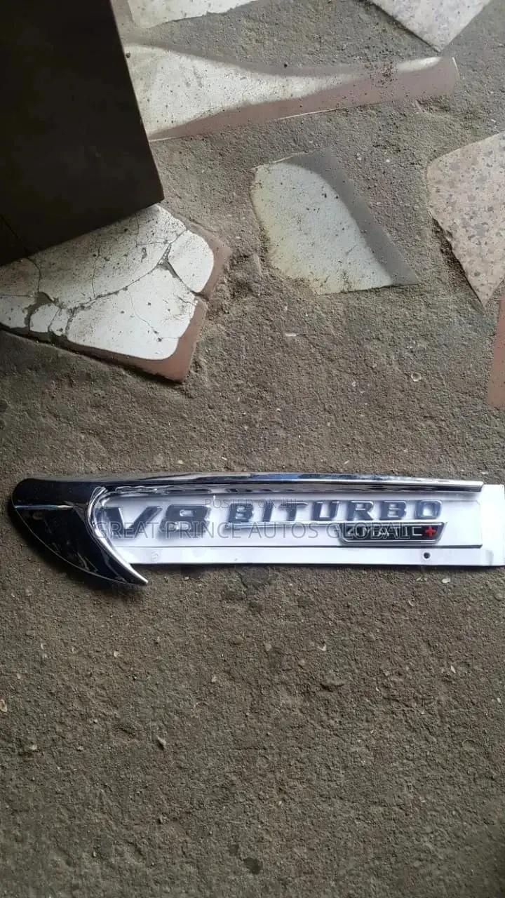 V8 Biturbo 4matic With Shiny Chrome