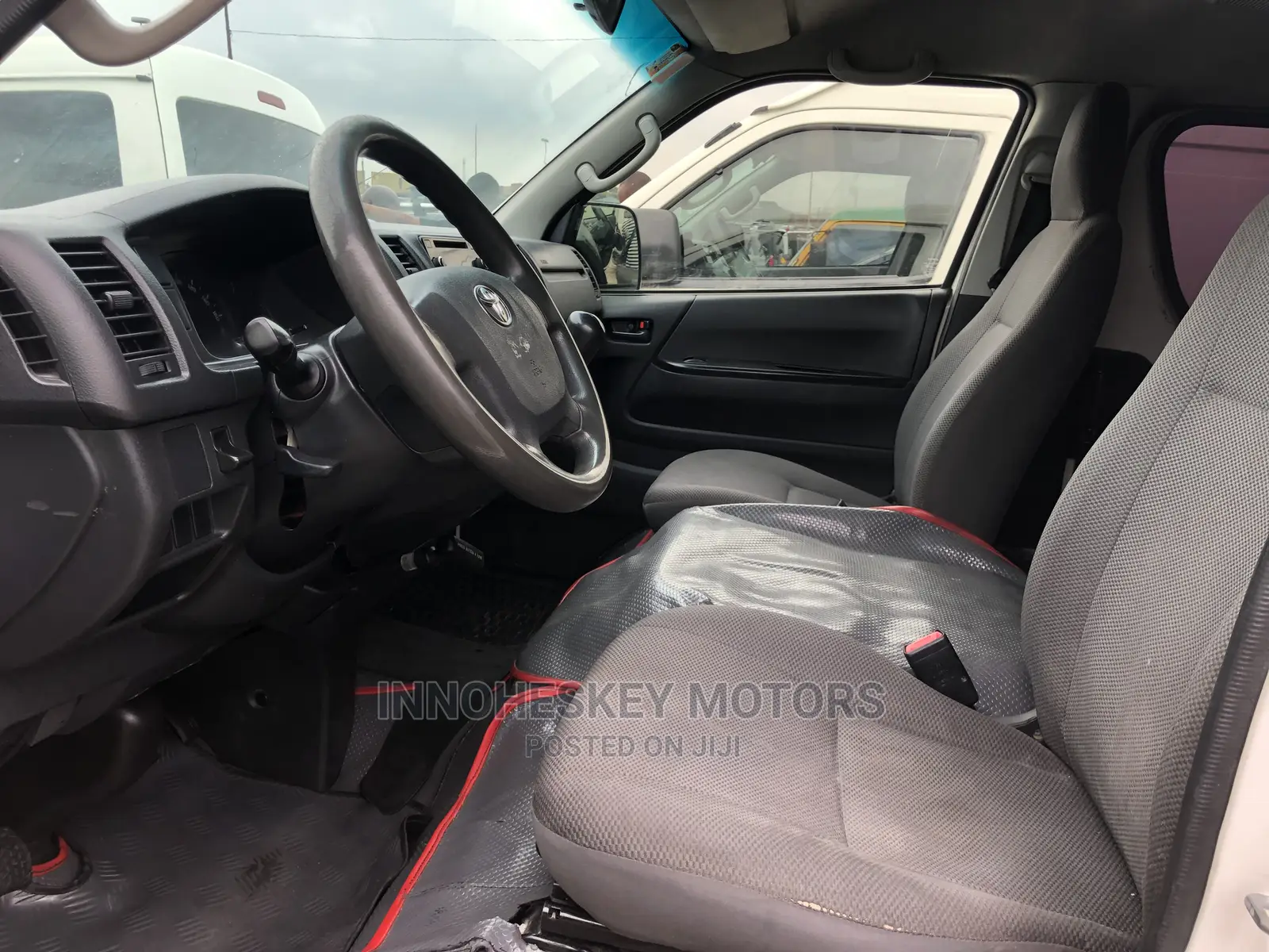 Toyota HiAce 2014 White
