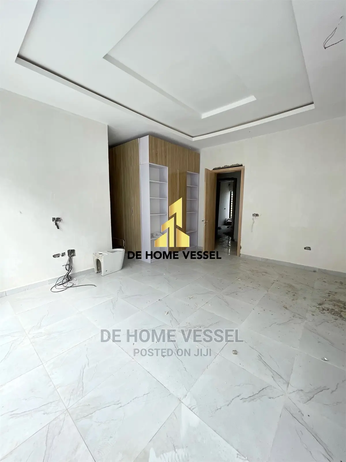 4bdrm Townhouse/Terrace in Ologolo for Sale