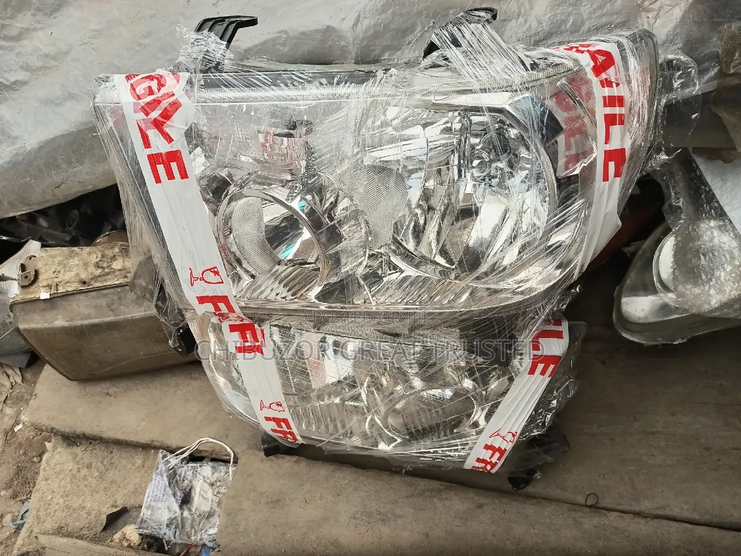 Headlamp Set for Tundra 2010 and Sequoia 2010