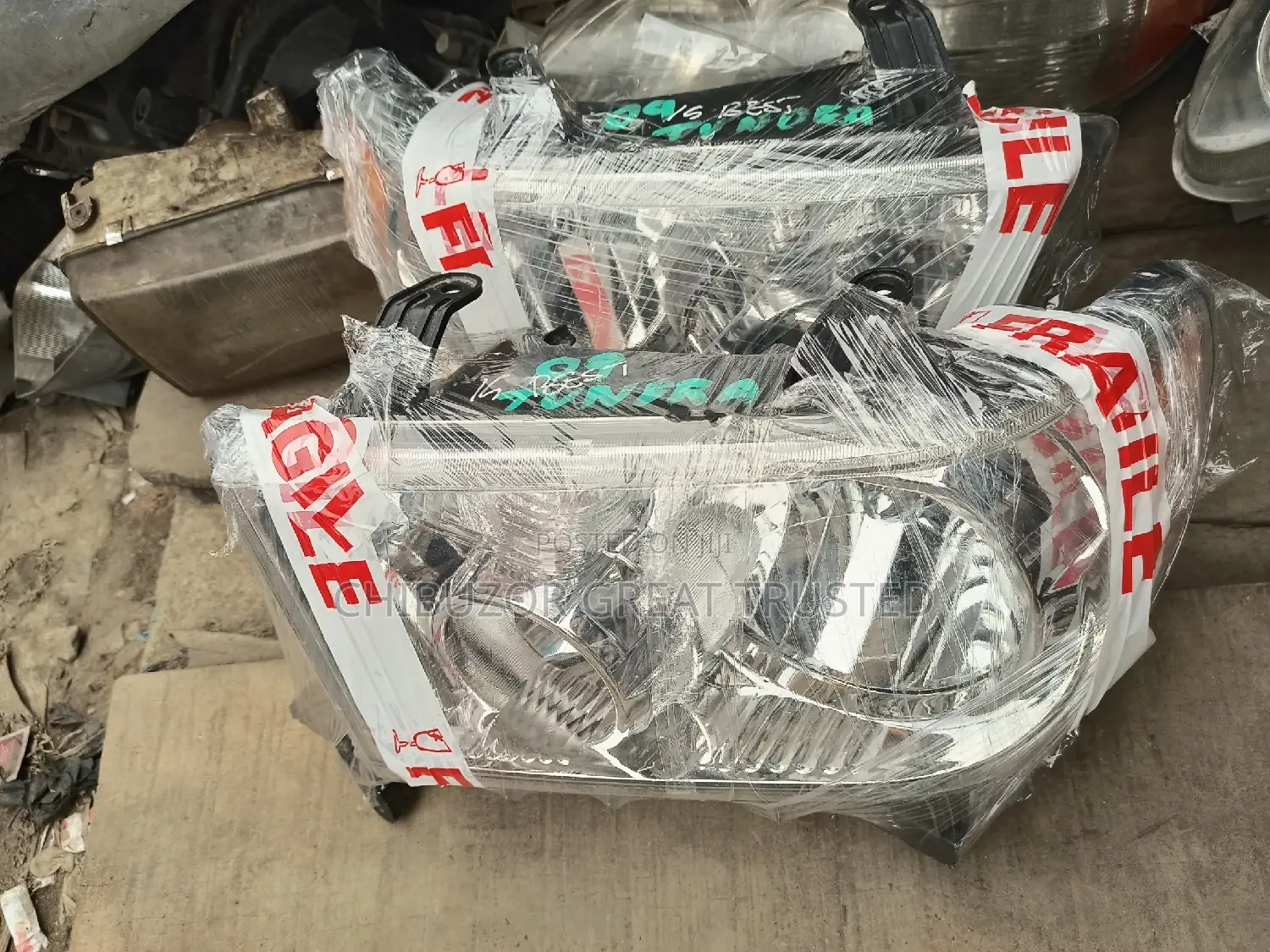 Headlamp Set for Tundra 2010 and Sequoia 2010