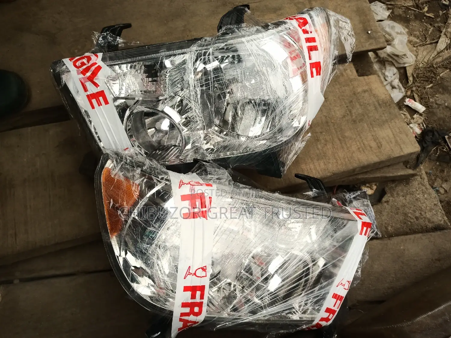 Headlamp Set for Tundra 2010 and Sequoia 2010