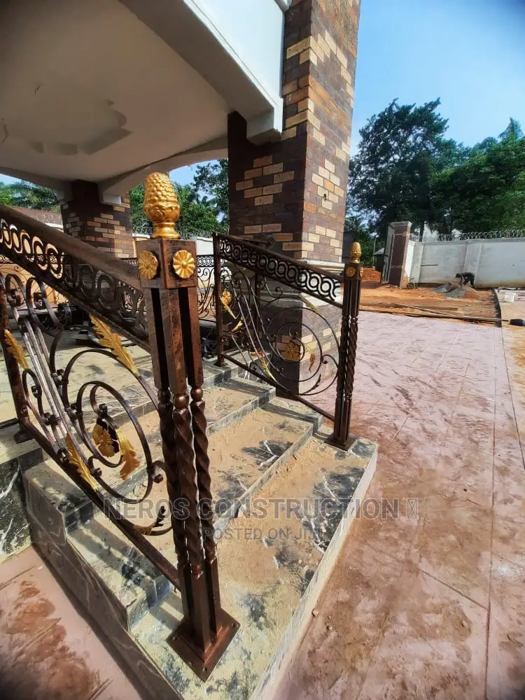 Wrought-Iron Snail Cumbi Design in Abatete
