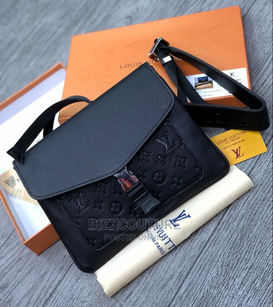 LOUIS VUITTON Original Crossbody Bags Available in Store