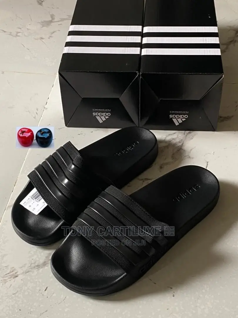 *Adidas Cloud Foam "TRIPLE BLACK"