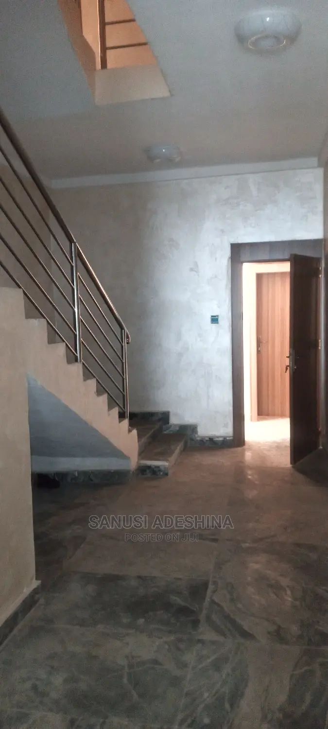 5bdrm Duplex in Mabushi Close To for rent