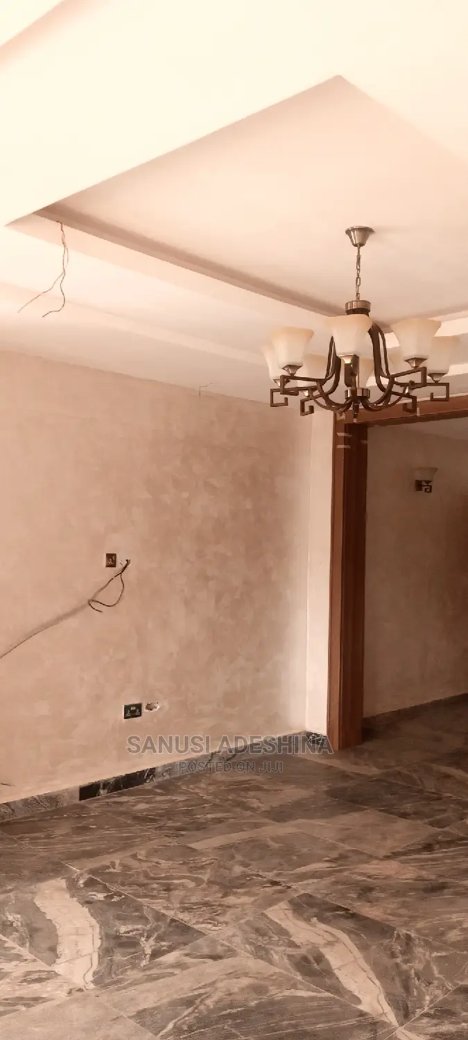 5bdrm Duplex in Mabushi Close To for rent