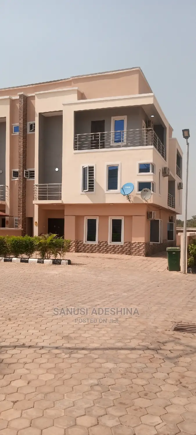 5bdrm Duplex in Mabushi Close To for rent