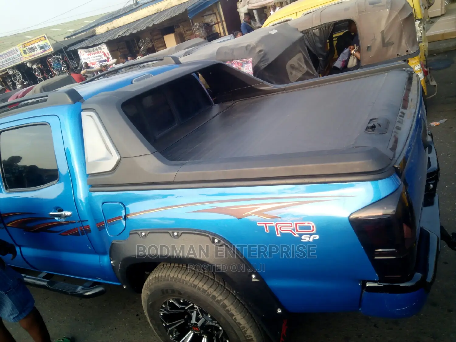 Rolling Boot Cover for Toyota Tacoma