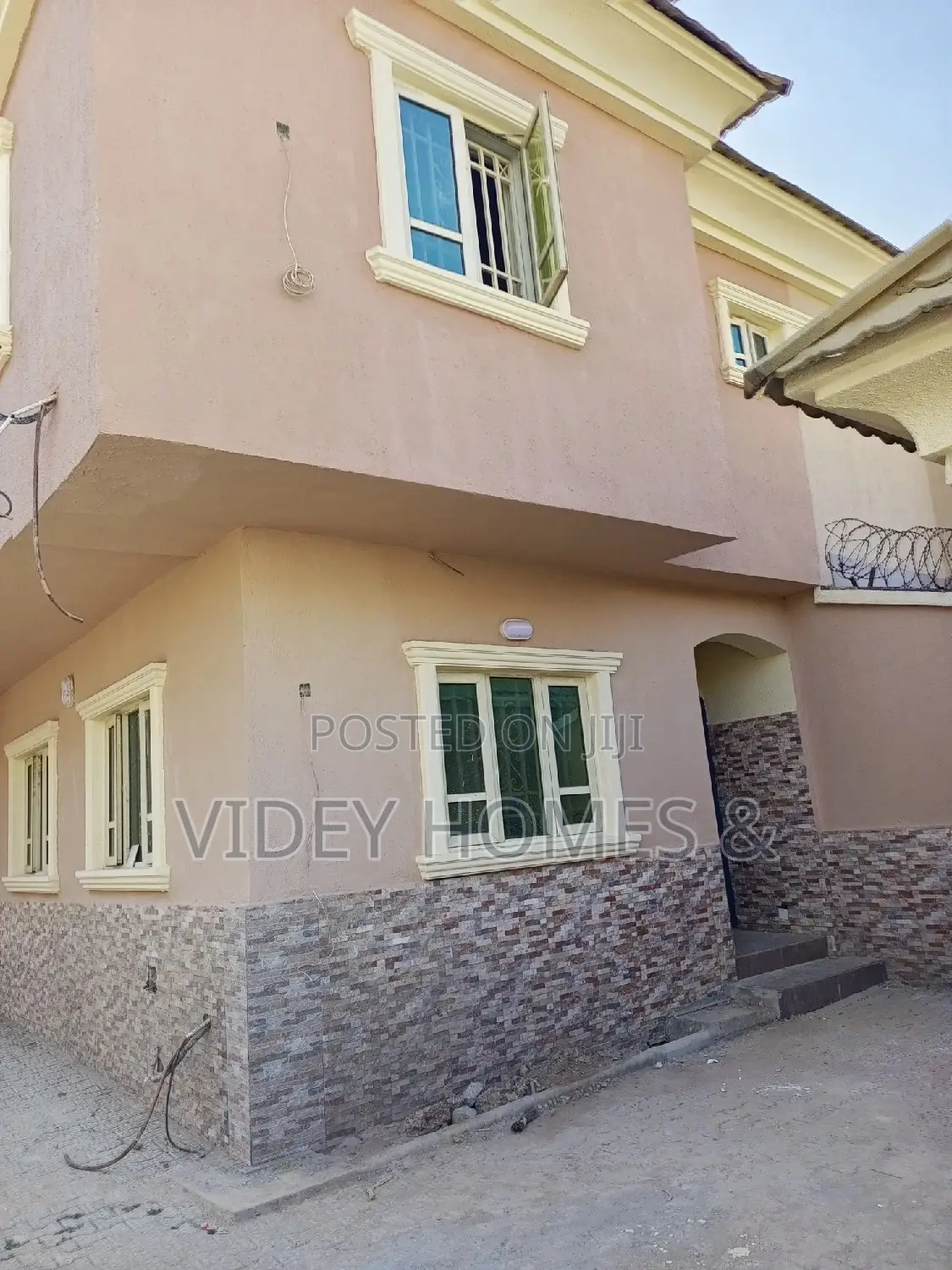 Furnished 4bdrm Duplex in Glob Estate, Dakwo District for rent