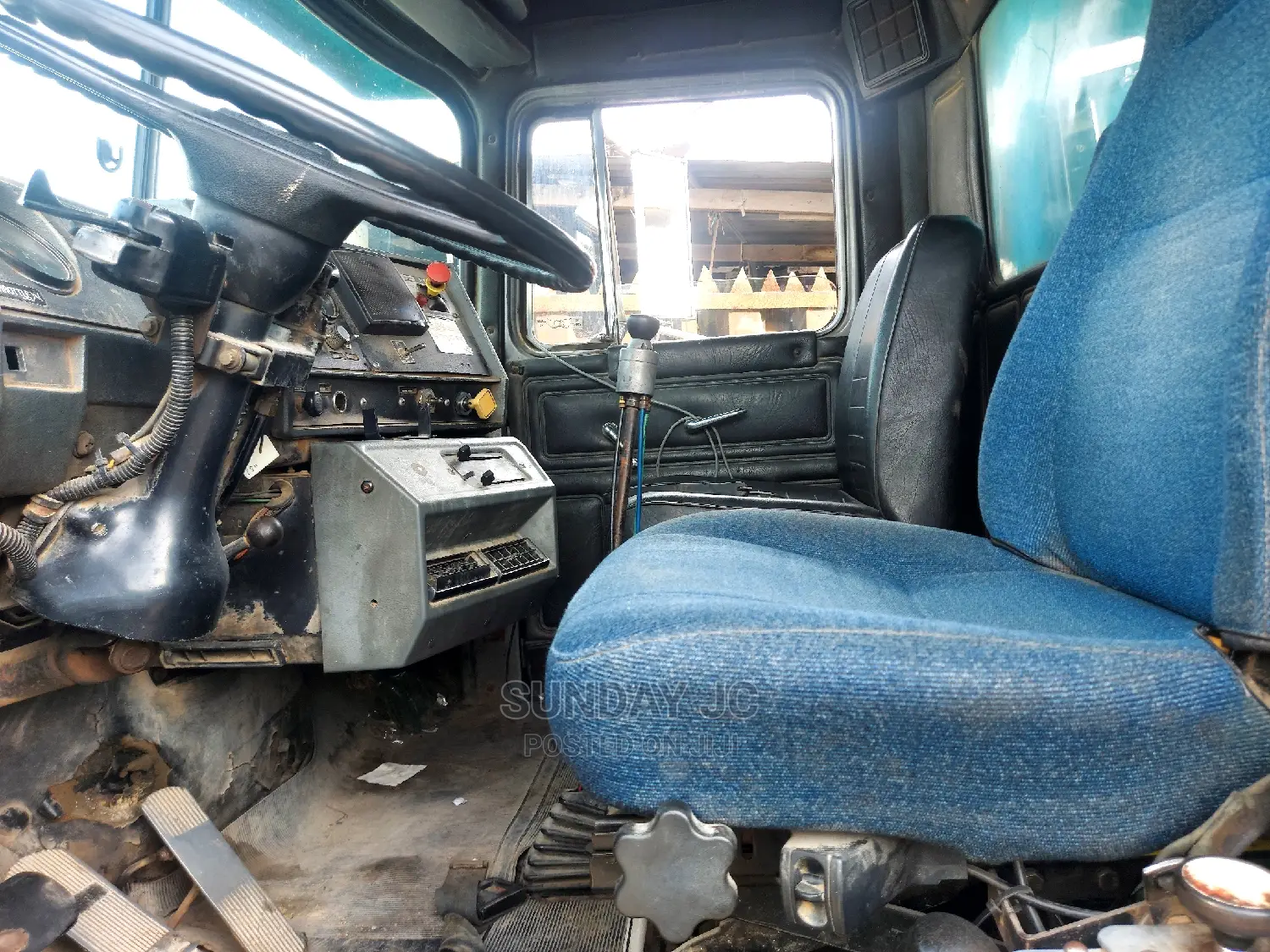 New Arrival 30tons R Model Mack Twelve Tyres Dump Truck