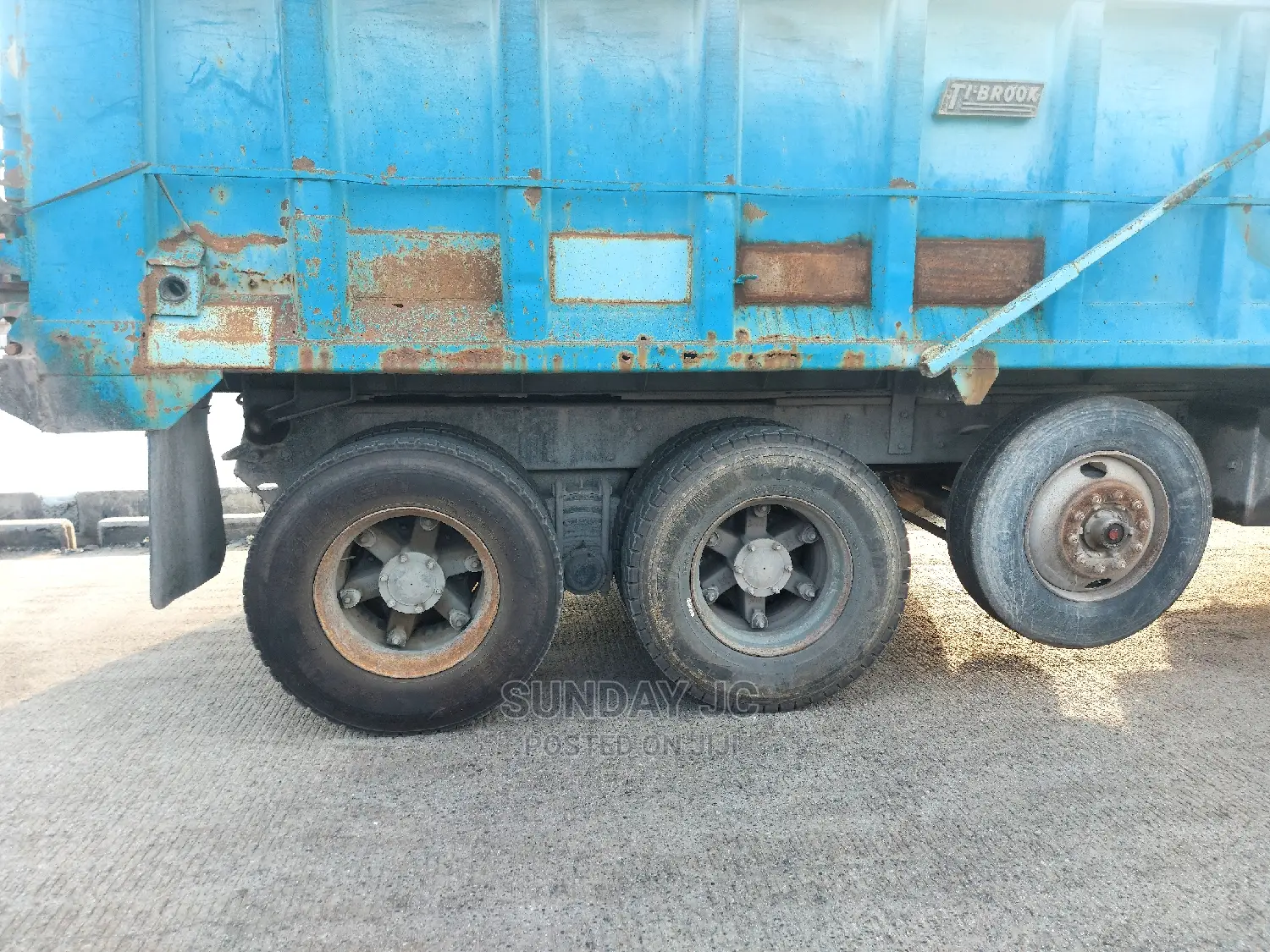 New Arrival 30tons R Model Mack Twelve Tyres Dump Truck