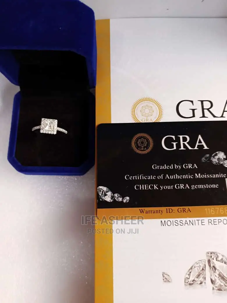 Real Moissanite Diamond Proposal Ring 04 - Silver