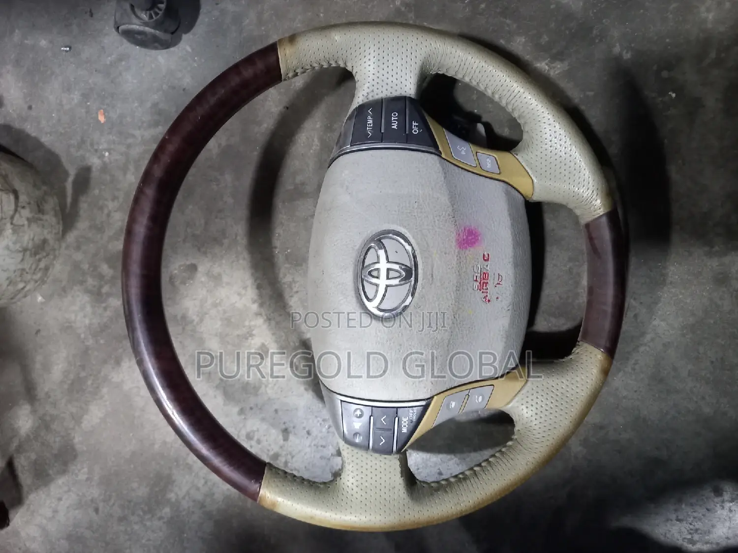 Toyota Avalon 2010 Steering Wheel and Airbag