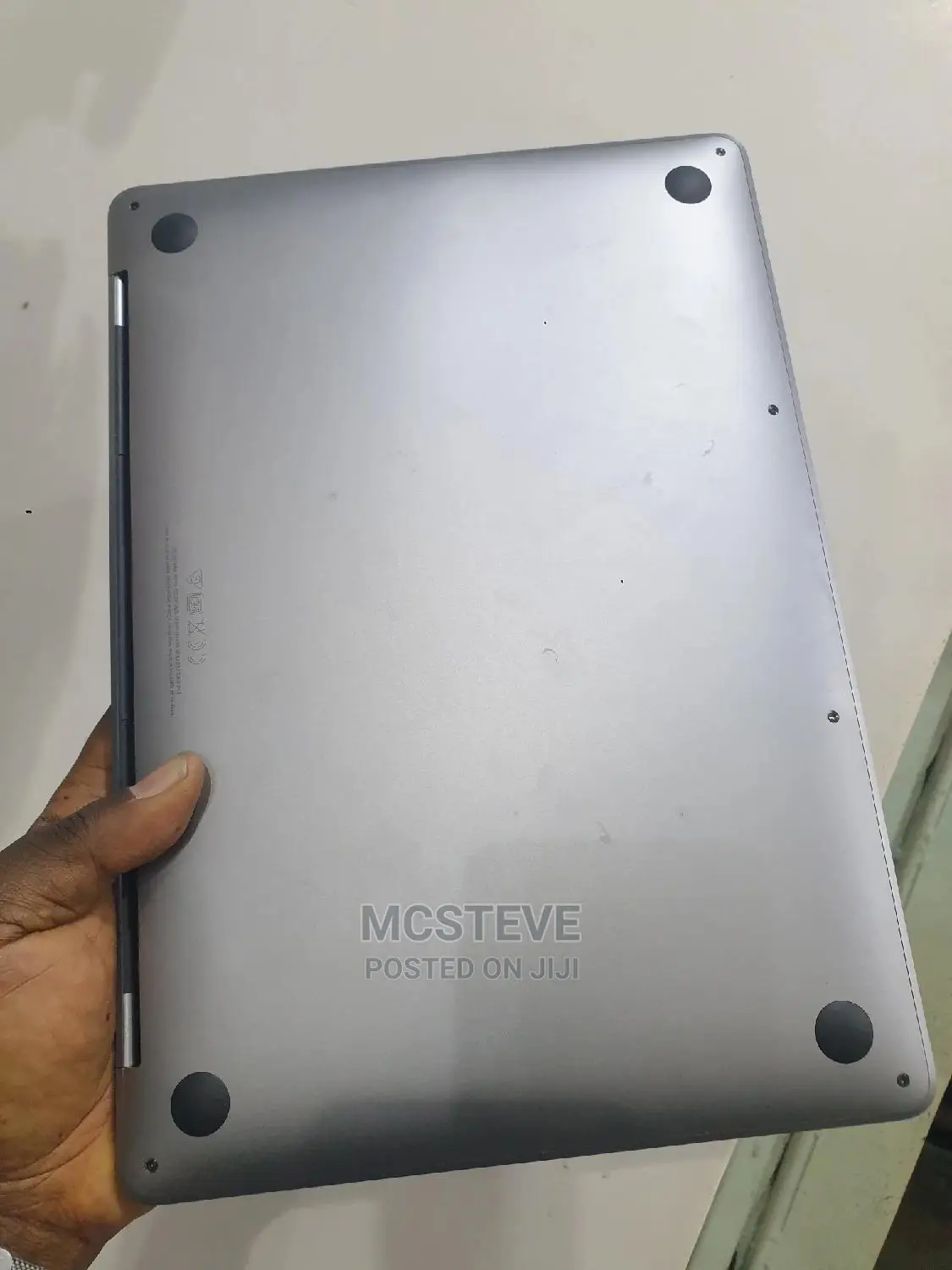 Laptop Apple MacBook Pro 2022 M2 8GB Apple M2 SSD 256GB