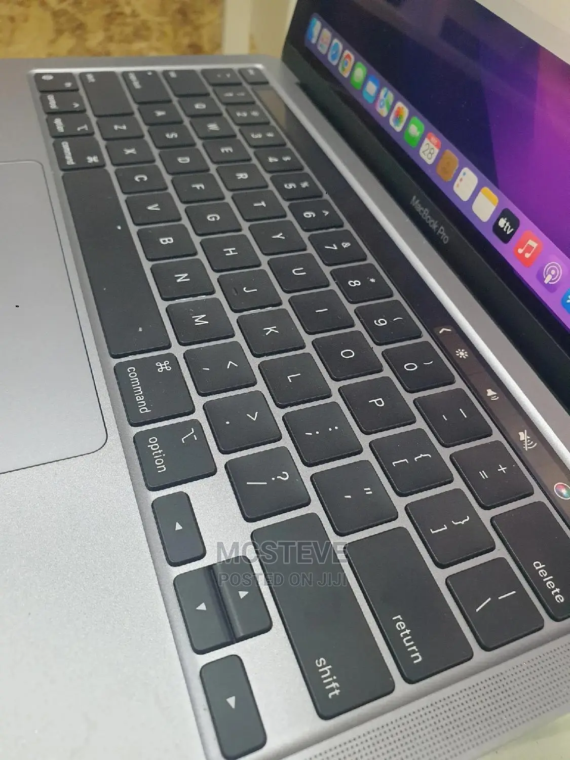 Laptop Apple MacBook Pro 2022 M2 8GB Apple M2 SSD 256GB