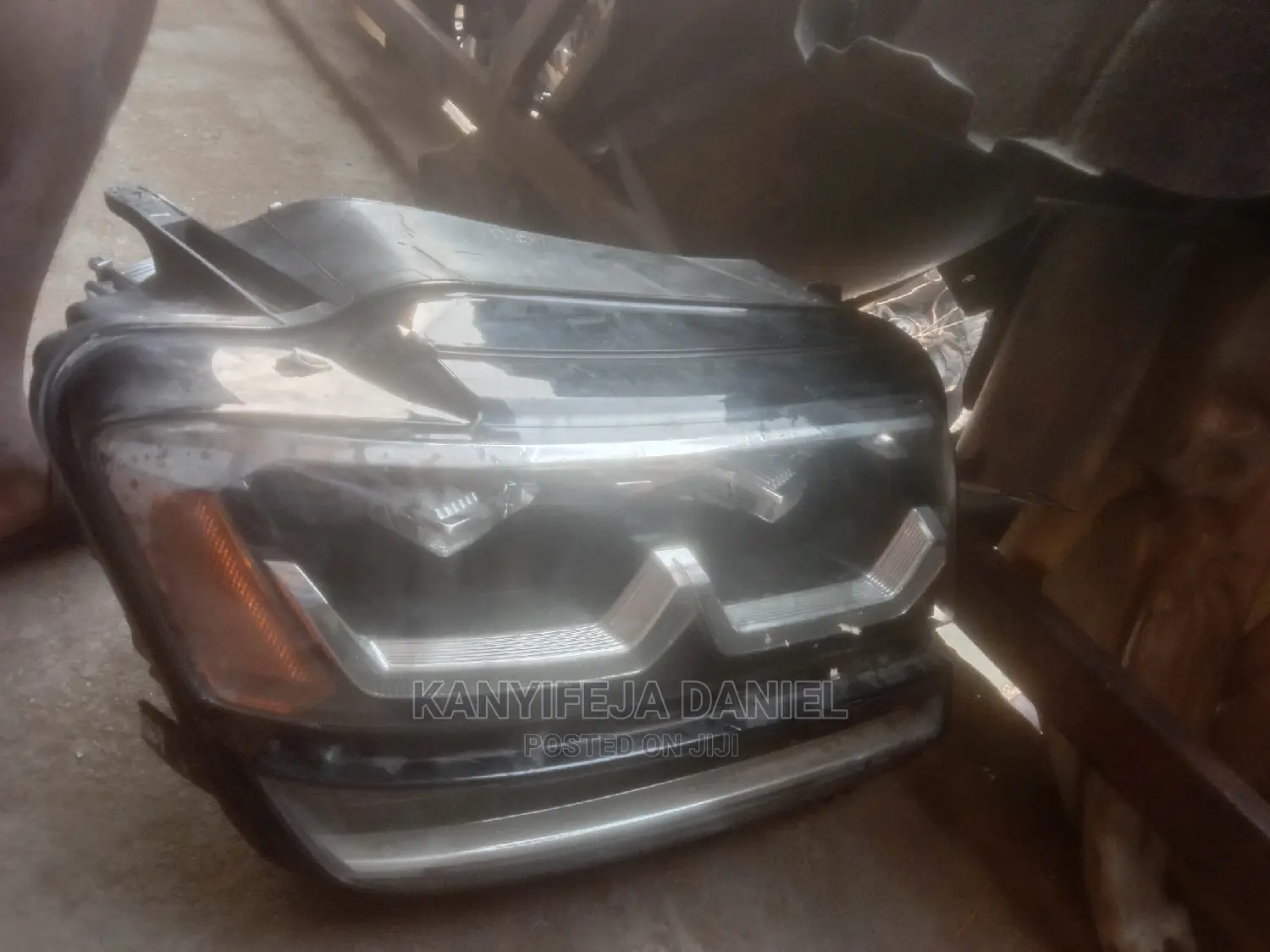 Volkswagen Atlas Headlight