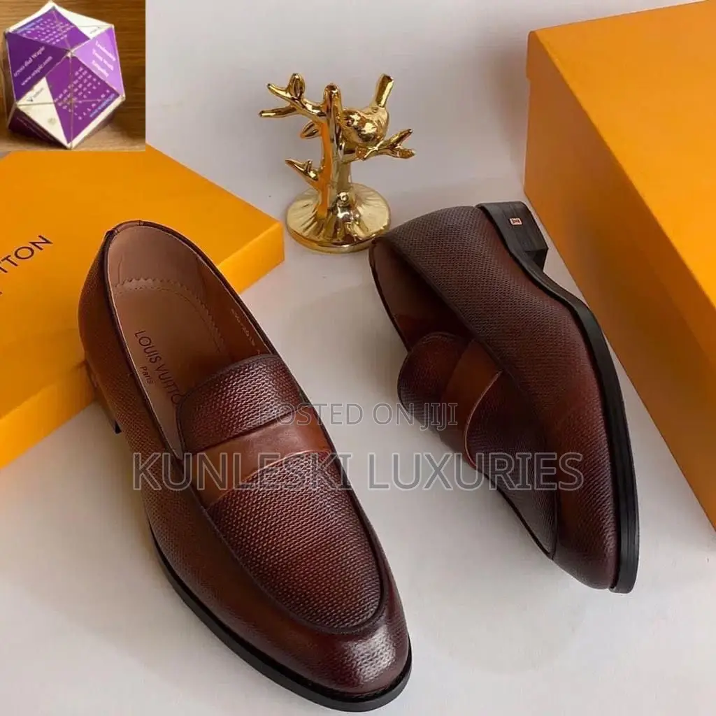 Original Louis Vuitton Men Leather Loafers Shoe Available
