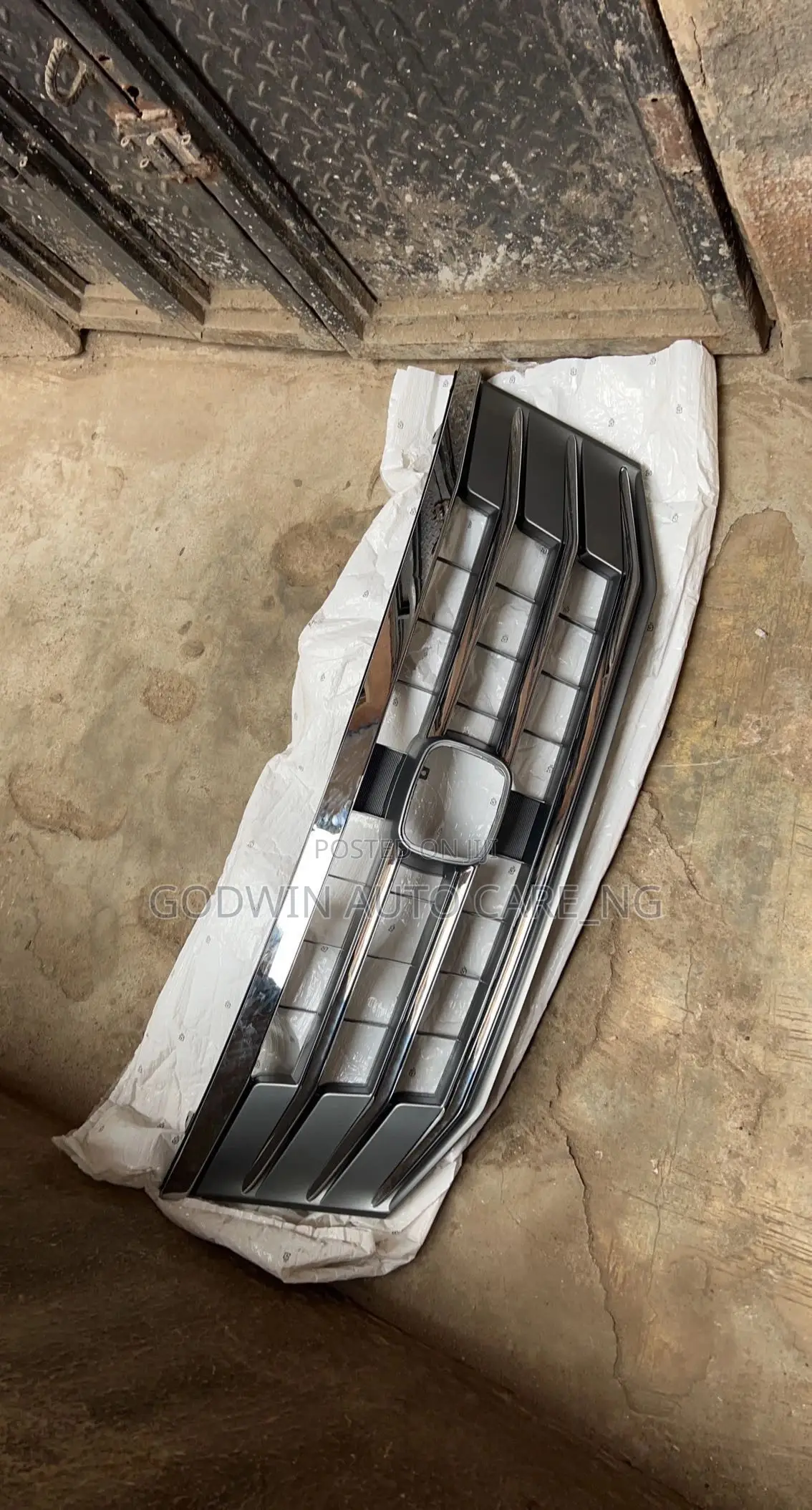 Front Grille Honda Crosstour 2012 Model