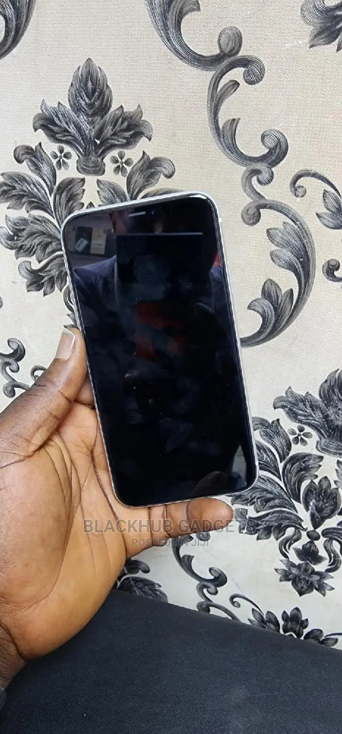 Apple iPhone XR 64 GB White