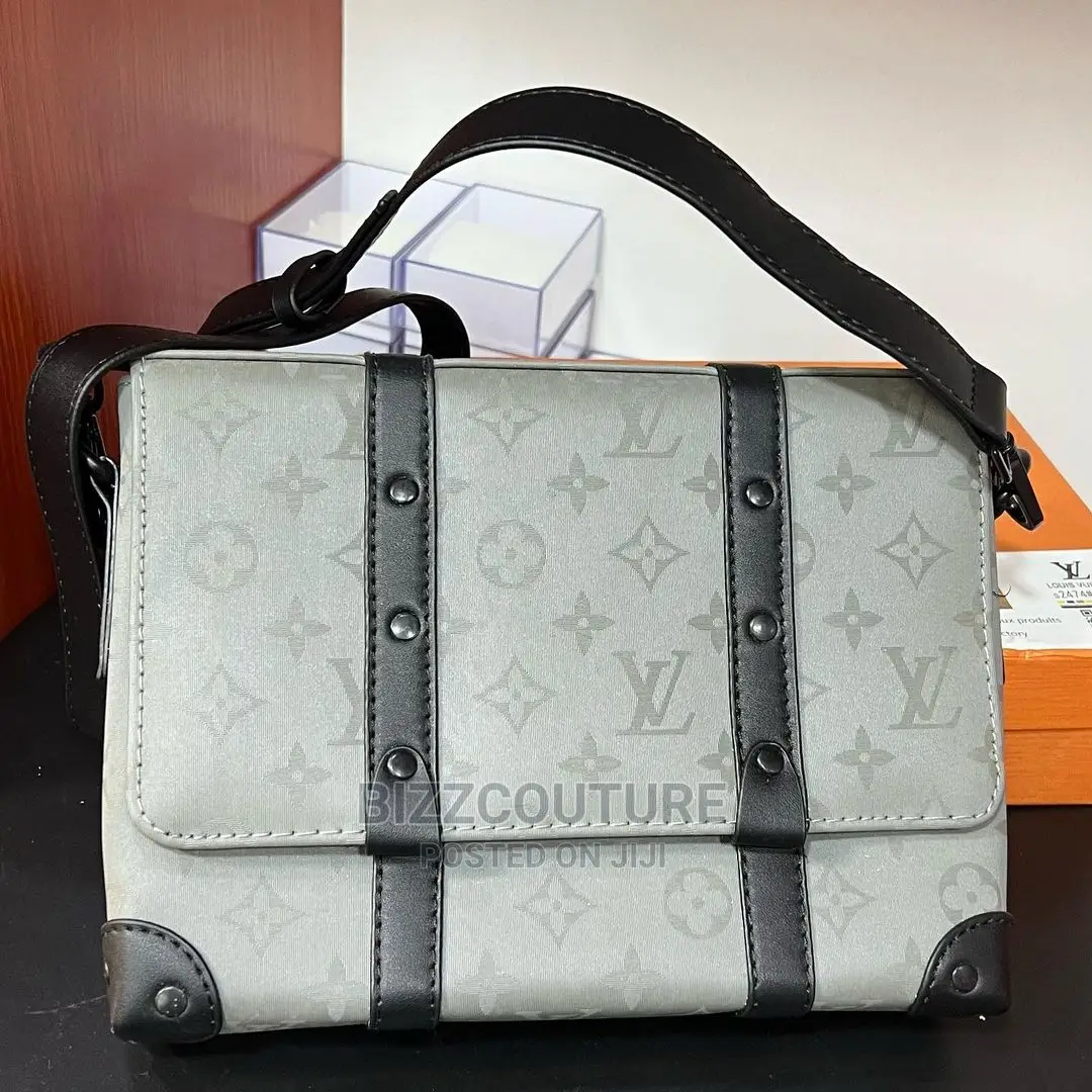 Original LOUIS VUITTON Crossbody Bags Available in Store
