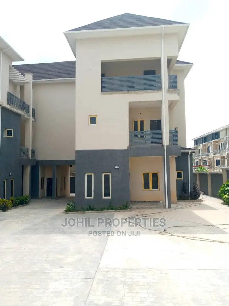 4bdrm Duplex in Guzape District for sale