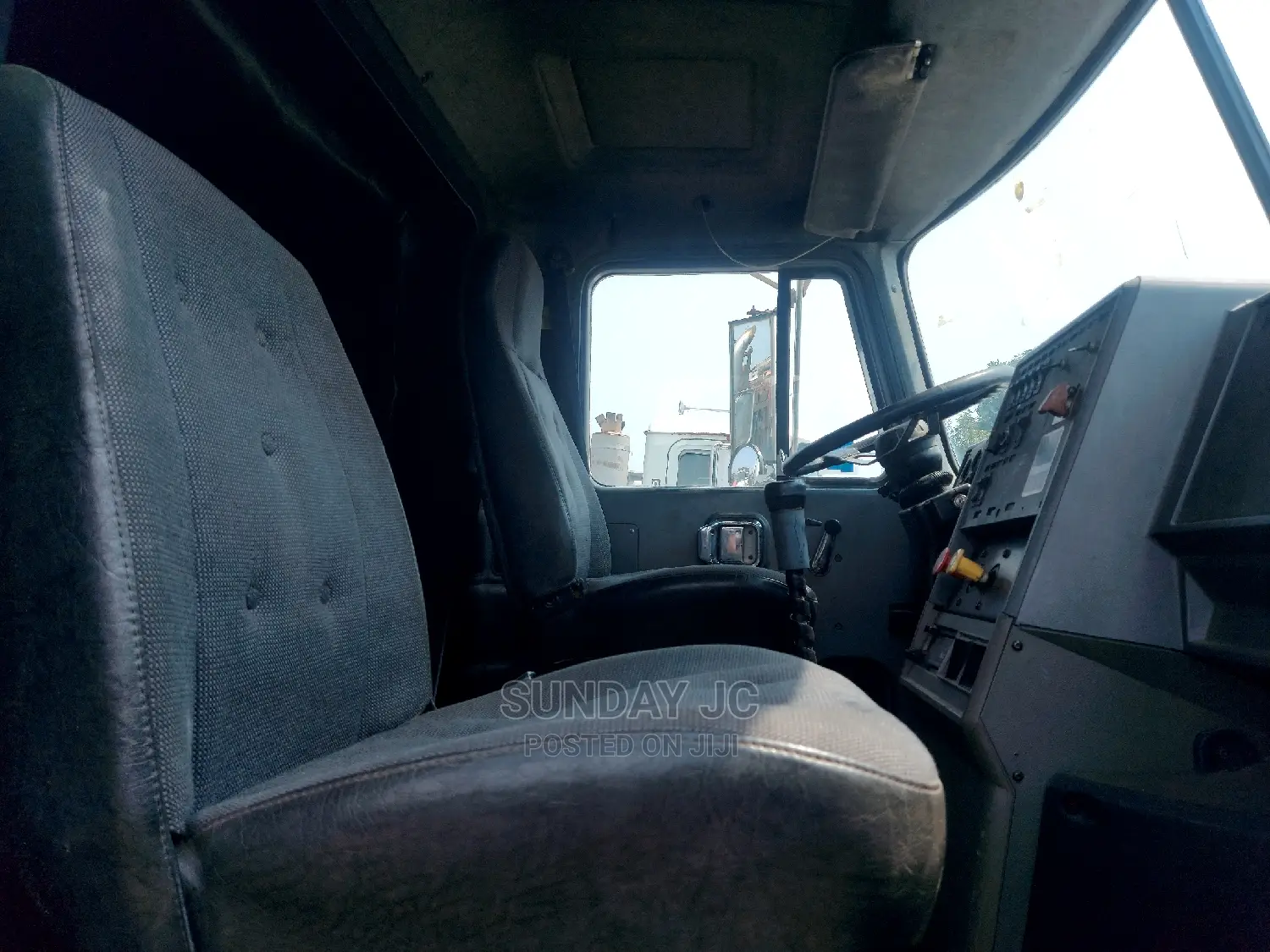 New Arrival Double Cabin CH Mack Ten Tyres Head Truck