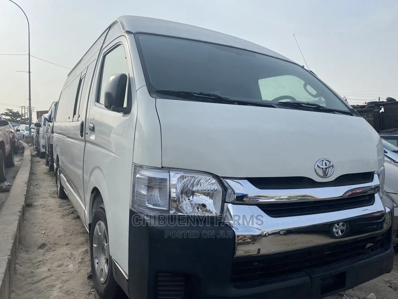 Toyota HiAce 2013 White