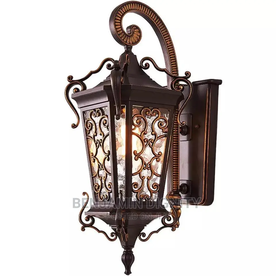 Bronze Outdoor Gate/Pillar Lamp
