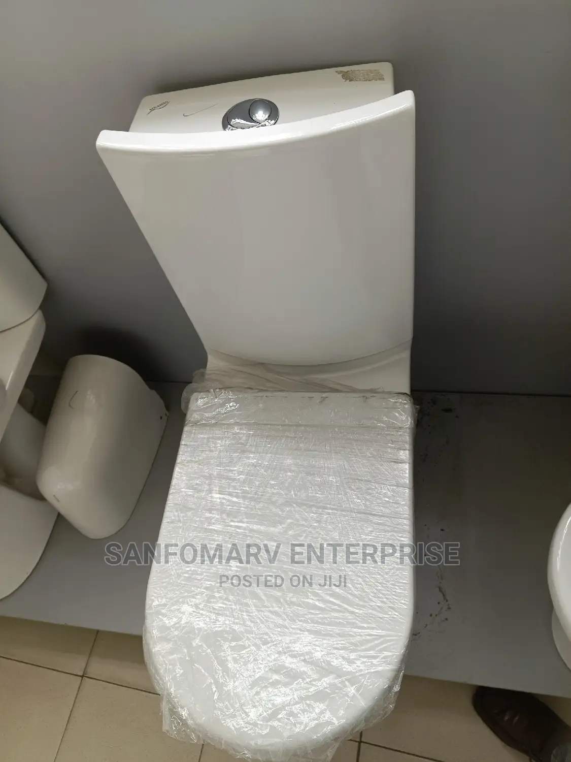 Twyford England Kerarmag Wc and Soft Close Cover
